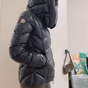 Moncler puffer jacket bought on Selfridges90% new
